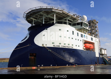 Spezialschiff IMR/OCV und Ölquelle Intervention vertäut in Lerwick, Shetland Insel-Konstruktor. Stockfoto