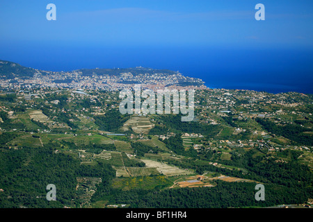 Die Mittelmeerküste und der Côte de Bellet Weinberge in der Nähe schöne Stadt Stockfoto