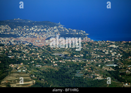 Die Mittelmeerküste und der Côte de Bellet Weinberge in der Nähe schöne Stadt Stockfoto