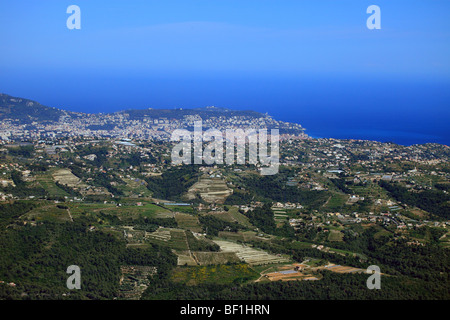 Die Mittelmeerküste und der Côte de Bellet Weinberge in der Nähe schöne Stadt Stockfoto