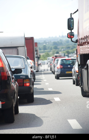 Schwere Verkehrsstaus auf der Autobahn M42 in England Stockfoto