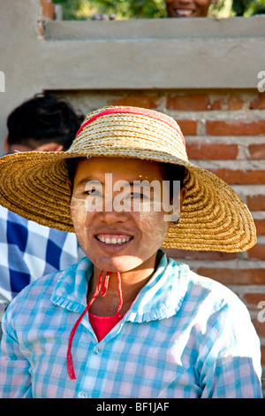 Porträt einer jungen burmesischen Frau. Stockfoto