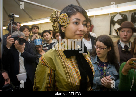 Modelle anzeigen Steampunk Mode auf dem Brooklyn-Indie-Markt in Brooklyn in New York Stockfoto