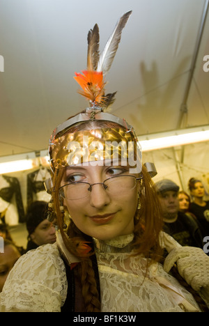 Modelle anzeigen Steampunk Mode auf dem Brooklyn-Indie-Markt in Brooklyn in New York Stockfoto