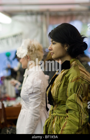 Steampunk-Einkaufen auf dem Brooklyn-Indie-Markt in Brooklyn in New York Stockfoto