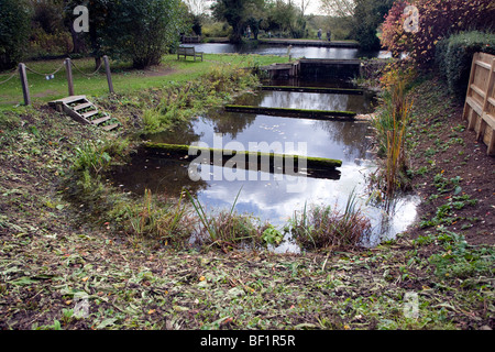 Ein ehemaliger Trockendock aus dem Fluss Stour verwendet für Bootsbau Maler John Constable, Flatford Mill, Suffolk, England Stockfoto