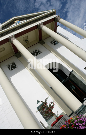 Stadt von Aberystwyth, Wales. Abgewinkelt, nah, Blick auf den Portikus-Eingang an Aberystwyths Town Hall. Stockfoto