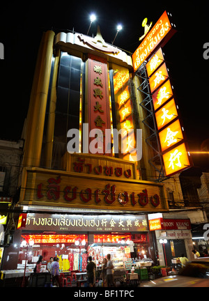 Markt Stall und Street Essen in Chinatown Bangkok, Thailand vorbereitet. Stockfoto
