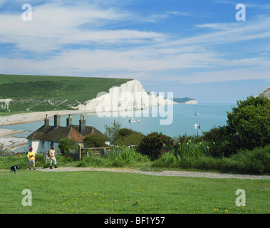 Walkers auf dem South Downs Way, Seven Sisters Coast, East Sussex, England, Großbritannien, GB View Sussex Downs Stockfoto