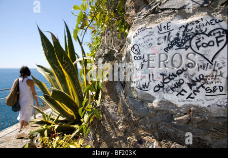 Eros-Plakette auf der Via Amore Path of Love, Cinque Terre, Ligurien, Italien Stockfoto