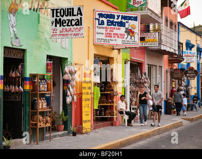 Tequila-Läden in der Stadt Tequila, Jalisco, Mexiko. Stockfoto