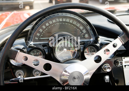 alte Autoarmaturenbrett Stockfoto