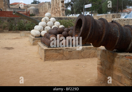 am Palazzo del Provedittore königlicher Palast Eingang in der alten Stadt Famagusta türkische Republik Nordzypern Trnc Kanone Stockfoto