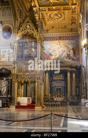 Rom - Interieur der Lateranbasilika Stockfoto