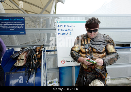 Fans verkleidet als ihre Lieblings-Kostüm-Figuren aus Comics, Animationen und Video-Spiele. London MCM Expo. Großbritannien 2009. Stockfoto