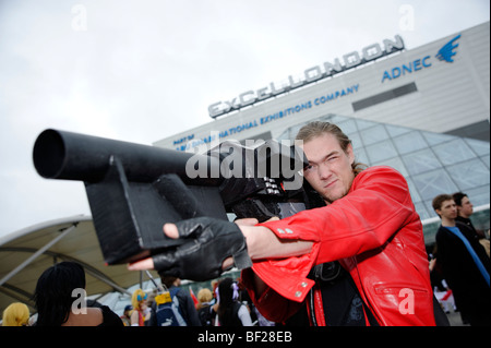 Fans verkleidet als ihre Lieblings-Kostüm-Figuren aus Comics, Animationen und Video-Spiele. London MCM Expo. Großbritannien 2009. Stockfoto