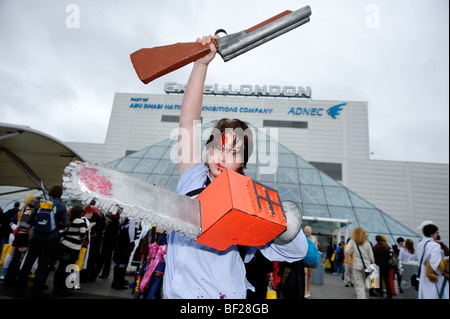 Fans verkleidet als ihre Lieblings-Kostüm-Figuren aus Comics, Animationen und Video-Spiele. London MCM Expo. Großbritannien 2009. Stockfoto