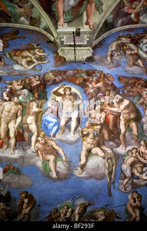 Das jüngste Gericht von Michelangelo, Altarwand der Sixtinische Kapelle, Vatikanische Museen, Vatikanstadt, Rom, Italien Stockfoto