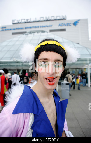 Fans verkleidet als ihre Lieblings-Kostüm-Figuren aus Comics, Animationen und Video-Spiele. London MCM Expo. Großbritannien 2009. Stockfoto