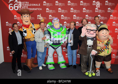 LEE UNKRICH JOHN LASSETER BRAD BIRD ANDREW STANTON PETE DOCTER GOLDENEN LÖWEN FÜR SEIN LEBENSWERK, JOHN LASSETER. PHOTOCA Stockfoto