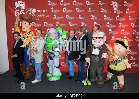 LEE UNKRICH JOHN LASSETER BRAD BIRD ANDREW STANTON PETE DOCTER GOLDENEN LÖWEN FÜR SEIN LEBENSWERK, JOHN LASSETER. PHOTOCA Stockfoto