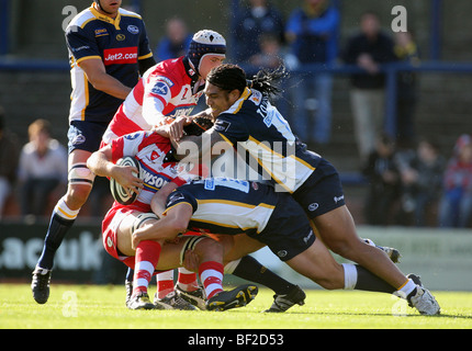 ALFIE TO'OALA Herausforderungen OLIVI LEEDS CARNEGIE V GLOUCESTER RU HEADINGLEY CARNEGIE LEEDS ENGLAND 4. Oktober 2009 Stockfoto