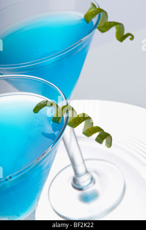 Nahaufnahme von zwei Gläser blau cocktail Stockfoto