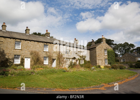 Downham Lancashire England UK Zeile Stein des alten in schöne unberührte malerische Dorf auf dem Land Stockfoto