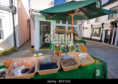Gemüsehändler auf dem Marktplatz in Bungay, Suffolk Stockfoto