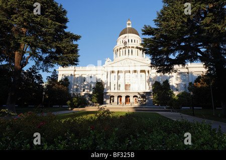 Frontalansicht des California State Capitol, Sacramento Stockfoto