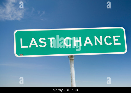 Stadt Zeichen letzte Chance Colorado 80757 an der Kreuzung des U.S. Highway 36 und State Highway 71 Stockfoto