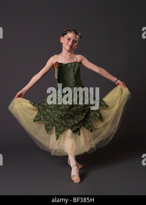 Ballerina im grünen Kleid. Stockfoto