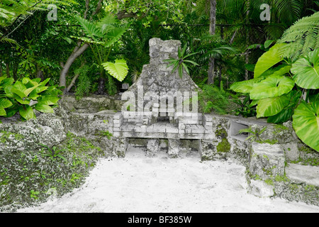 Brunnen im Vorgarten eines Hauses Stockfoto