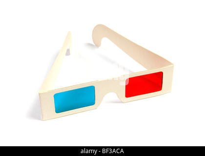 Kino-Stereobrille mit blauen und roten Augen, isoliert auf weiss Stockfoto