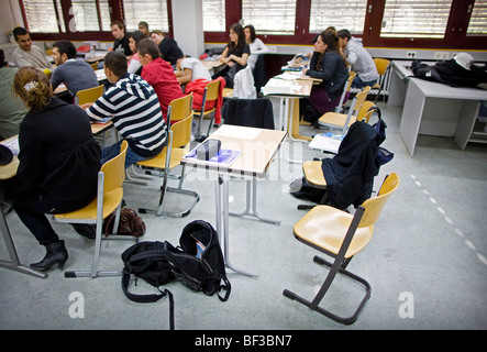 Präventive Dept Beratung in einer Klasse mit einem hohen Maß von Migranten. Stockfoto