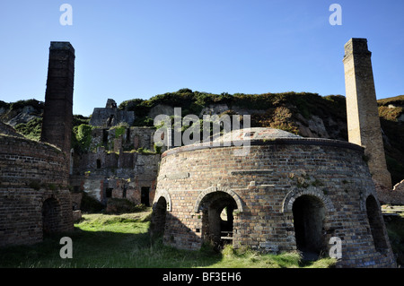 Porth Wen Amlwch Anglesey-Ziegelstein-arbeiten Stockfoto