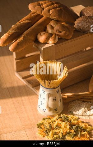 Nahaufnahme von Pasta mit Brot Stockfoto