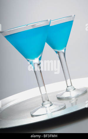 Nahaufnahme von zwei Gläser blau cocktail Stockfoto