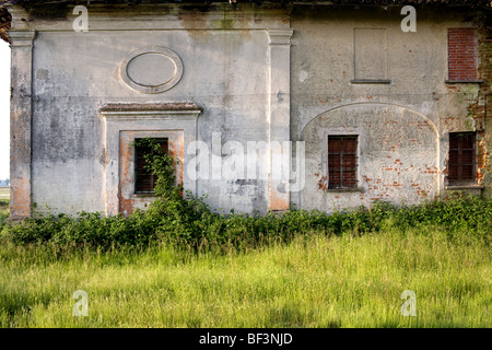 Einem verlassenen Landhaus in der Nähe von Mortara Italien Stockfoto