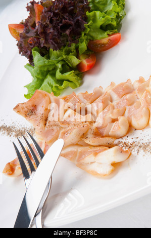 Erhöhte Ansicht Pfeffer garnieren auf Krake Stockfoto