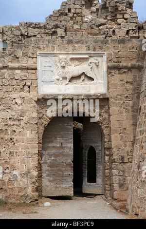 Eingang zum Othello Turm in alten Stadtmauer mit Blick auf den Hafen Famagusta türkische Republik von Nordzypern Trnc Stockfoto