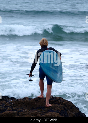 Stand Paddleboarder ins Wasser. Stockfoto