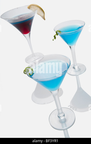 Nahaufnahme von drei Gläser von cocktails