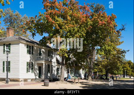 Schindeln Gebäude auf Duke of Gloucester Street (die Hauptstraße), Colonial Williamsburg, Virginia, USA Stockfoto