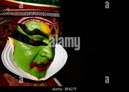 Seitenansicht, Gesicht, Kathakali, Drama, Bühnenshow, Gesicht, Ausdrücke, farbige Gesicht, Tanz, spielen, Solo, Kunst, indisch Stockfoto