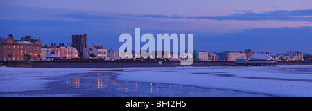 Dämmerung, Schnee, Burnham auf Meer, Somerset, England. Stockfoto