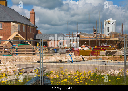 Neue Häuser an der Verkehrssysteme Dorchester Dorset in England Stockfoto