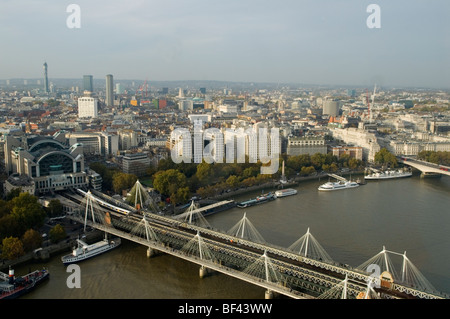 London Skyline Victoria Züge und Eisenbahn-Brücke. Blick nach Norden über Themse zeigt Eisenbahnbrücke HOMER SYKES Stockfoto