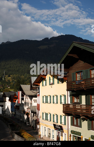 Farbenfrohen Gebäuden in Kitzbühel in Österreich Stockfoto