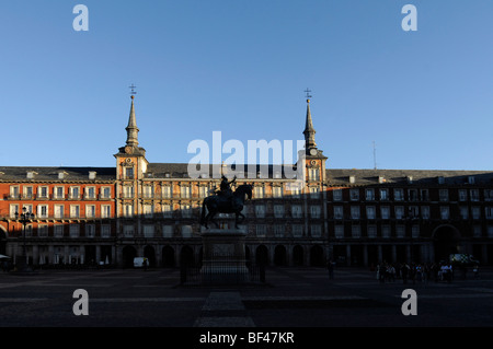 Blick auf Plaza Mayor, dem Hauptplatz im Zentrum von Madrid. Stockfoto